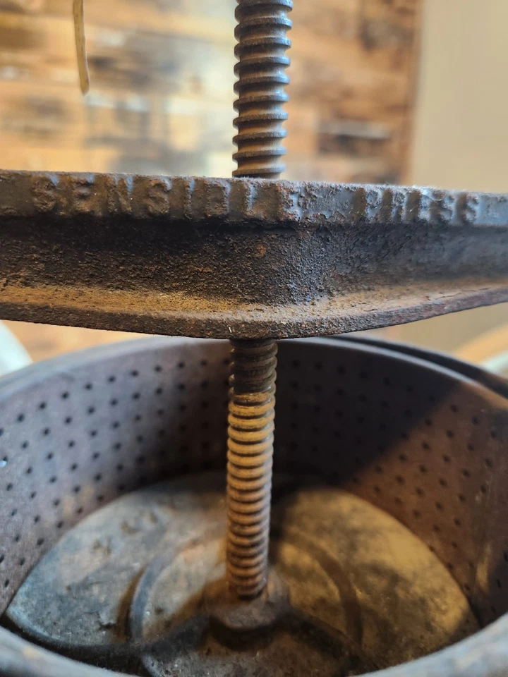 DE COLECCIÓN ANTIGUO FRUTA UVA VINO MANZANA MANTECA DE CERDO PRENSA TORNILLO DE METAL EXPRIMIDOR HIERRO FUNDIDO 2qt Foto 2 de 4