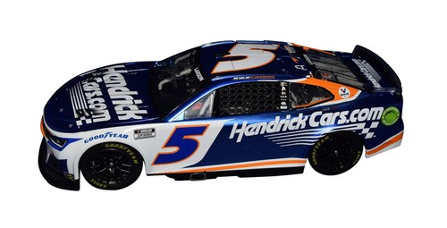2X AUTOGRAPHED Kyle Larson 2024 Hendrick Cars INDY DOUBLE Rare NASCAR Lionel 1/2 - Picture 2 of 6