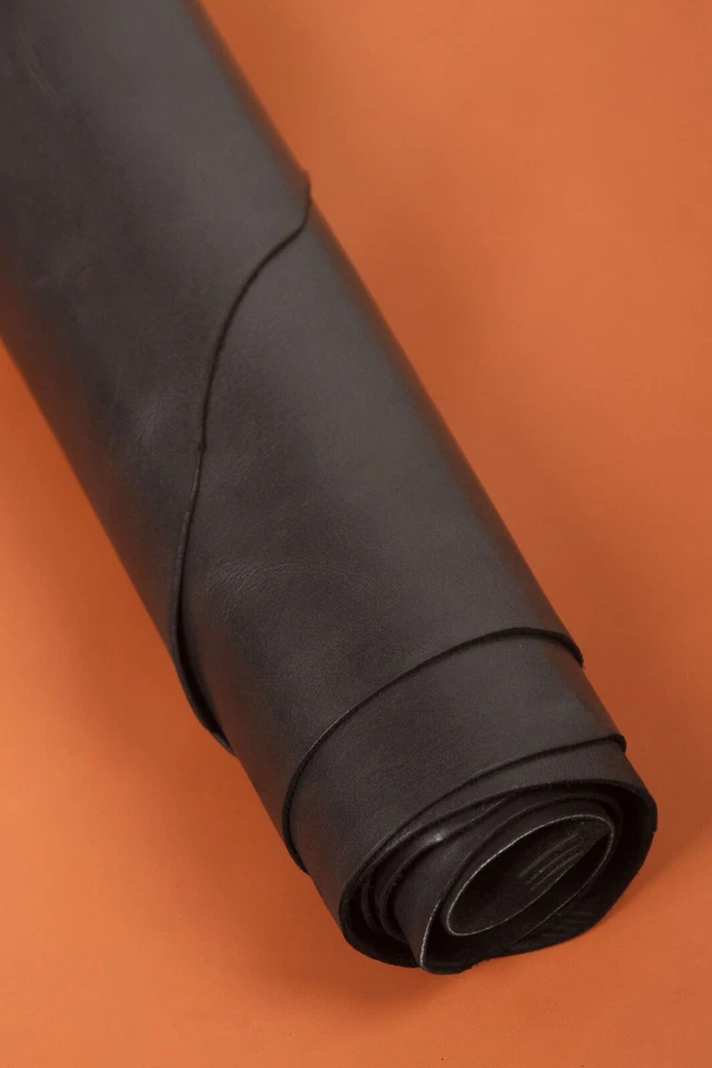 Piel de cuero de vaca de grano completo negro mate - 2 m² (20-25 pies cuadrados) - 1,4 mm (3-4 oz) Foto 2 de 4