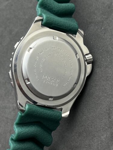 Vintage New 1993 PULSAR Diver Mens 44mm Quartz Watch Day Date Steel Black Green - Picture 9 of 14