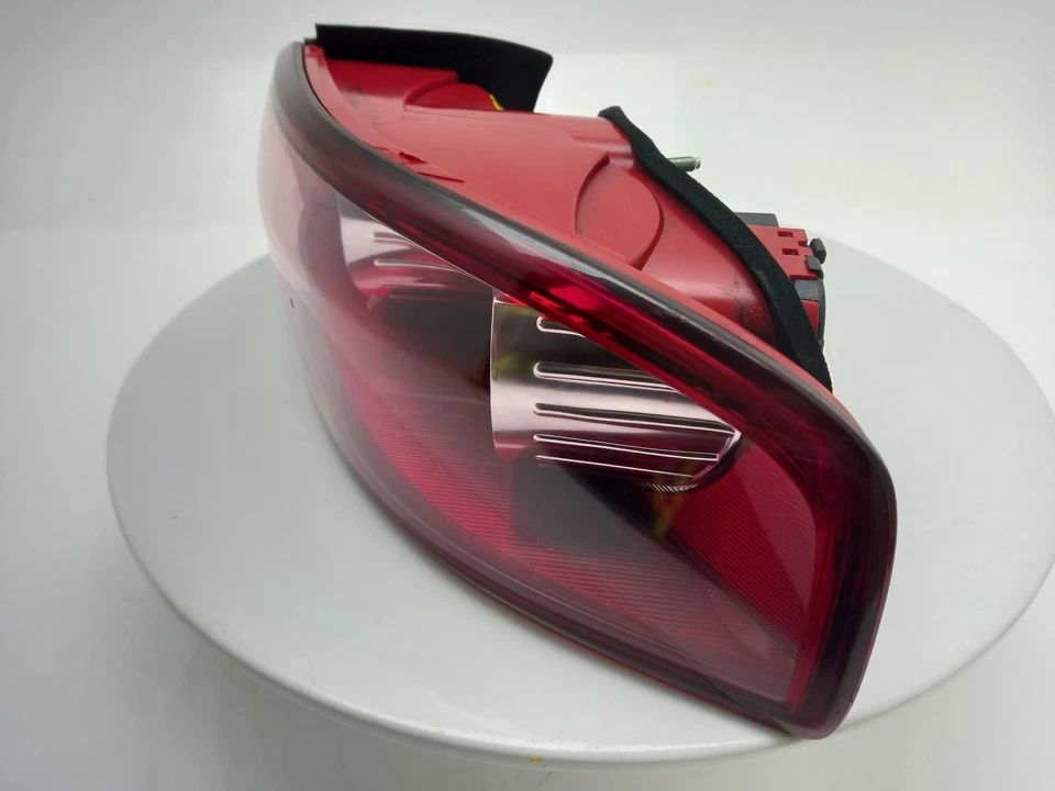 Luz trasera ALFA ROMEO 159 O/S 2005-2011 5 puertas Estate derecha   Foto 2 de 4