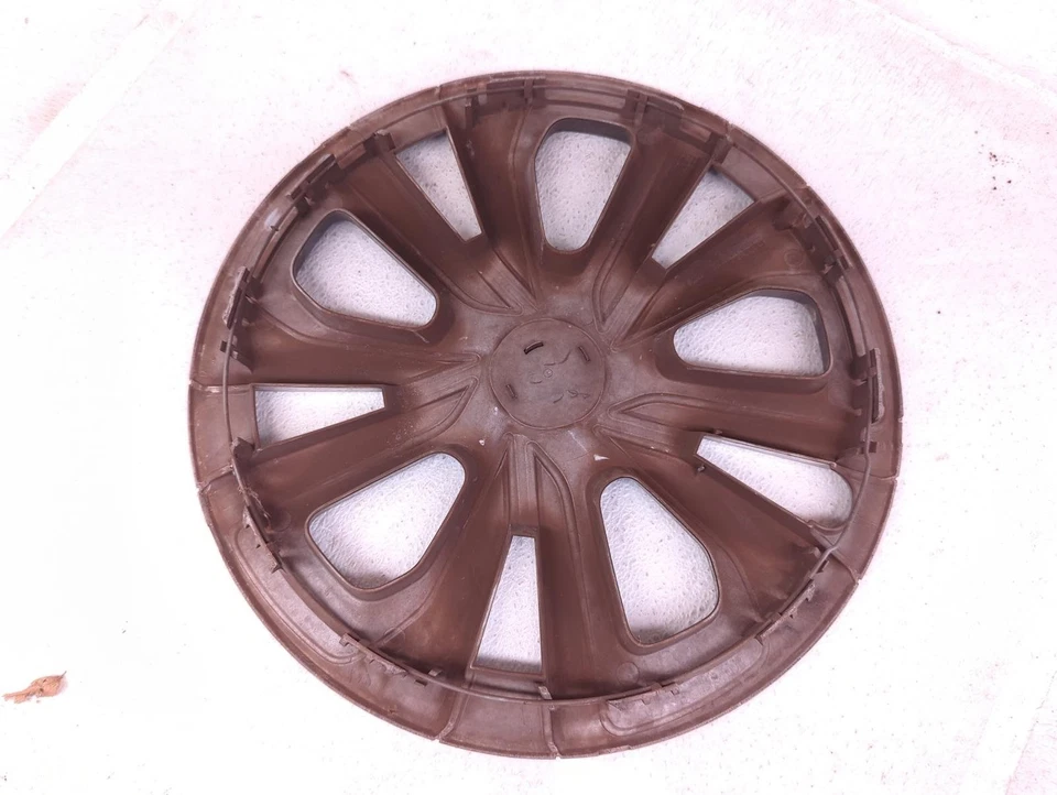 2019-2022 Toyota Prius Rear Driver Wheel Cover Cap 42602-47261 *Scratches - Image 3 of 4