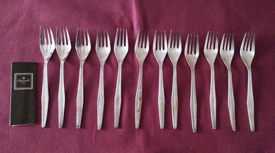 12 Christofle versilberte Metall Tafelgabeln Modell Orly