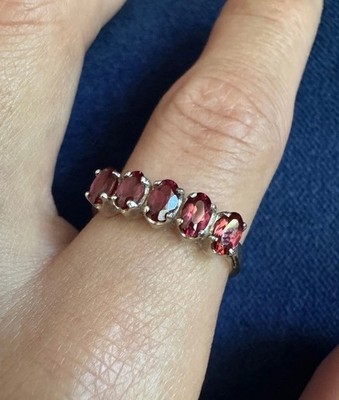 Stunning  925 Sterling Silver 5 stones GarnetRing size
