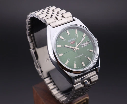 Vintage Seiko 5  Automatic 6309A Men's Wrist Watch, Day / Date- Japan Made