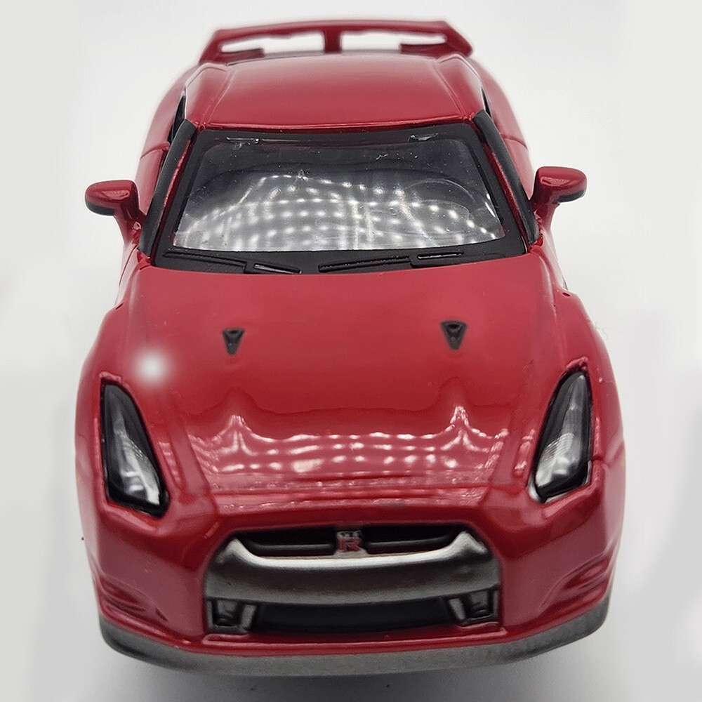 2020 Nissan GTR Red 1:32 Scale Diecast Model by Bburago