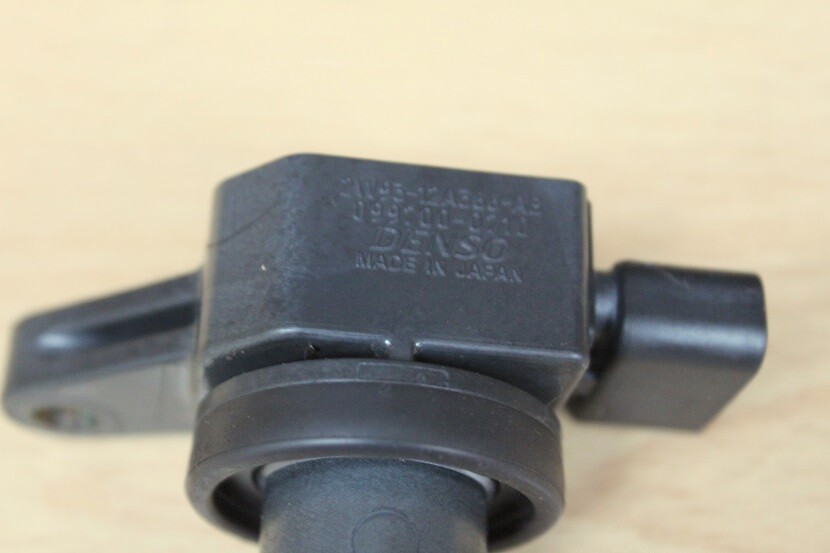 IGNITION COIL PACK Jaguar XK8 / XJ8 / XKR / XJR / XF / SType (2W93