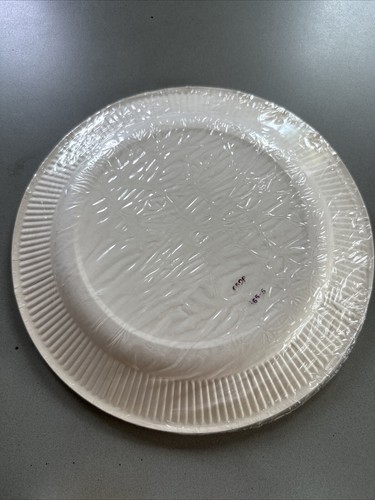 Vintage Hallmark Cute Paper Doll Plates 8 Pack of Plates 9” Diameter & Napkins - Picture 4 of 5