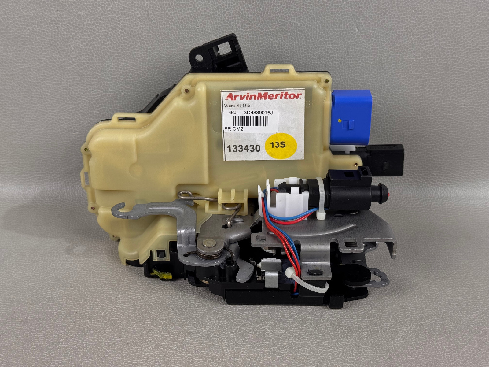 04-06 VW PHAETON /BENTLEY CONTINENTAL FRONT RIGHT SIDE DOOR LOCK ACTUATOR