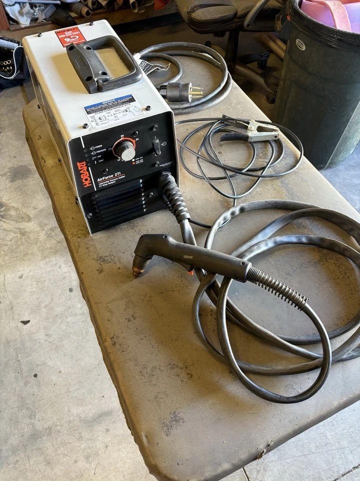 Cortador de plasma Hobart Airforce 27i 120/240v salida 27 amperios. Apenas usado. Foto 3 de 4