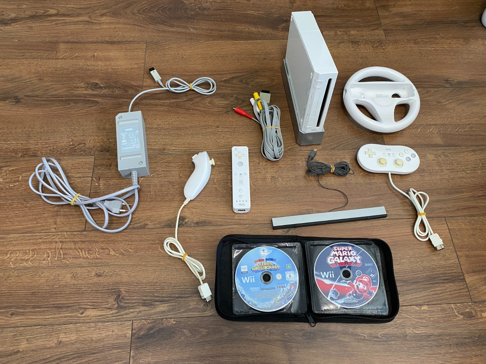 Console Nintendo Wii - Blanche + Super Mario Galaxy  (+12 jeux) + Accessoires