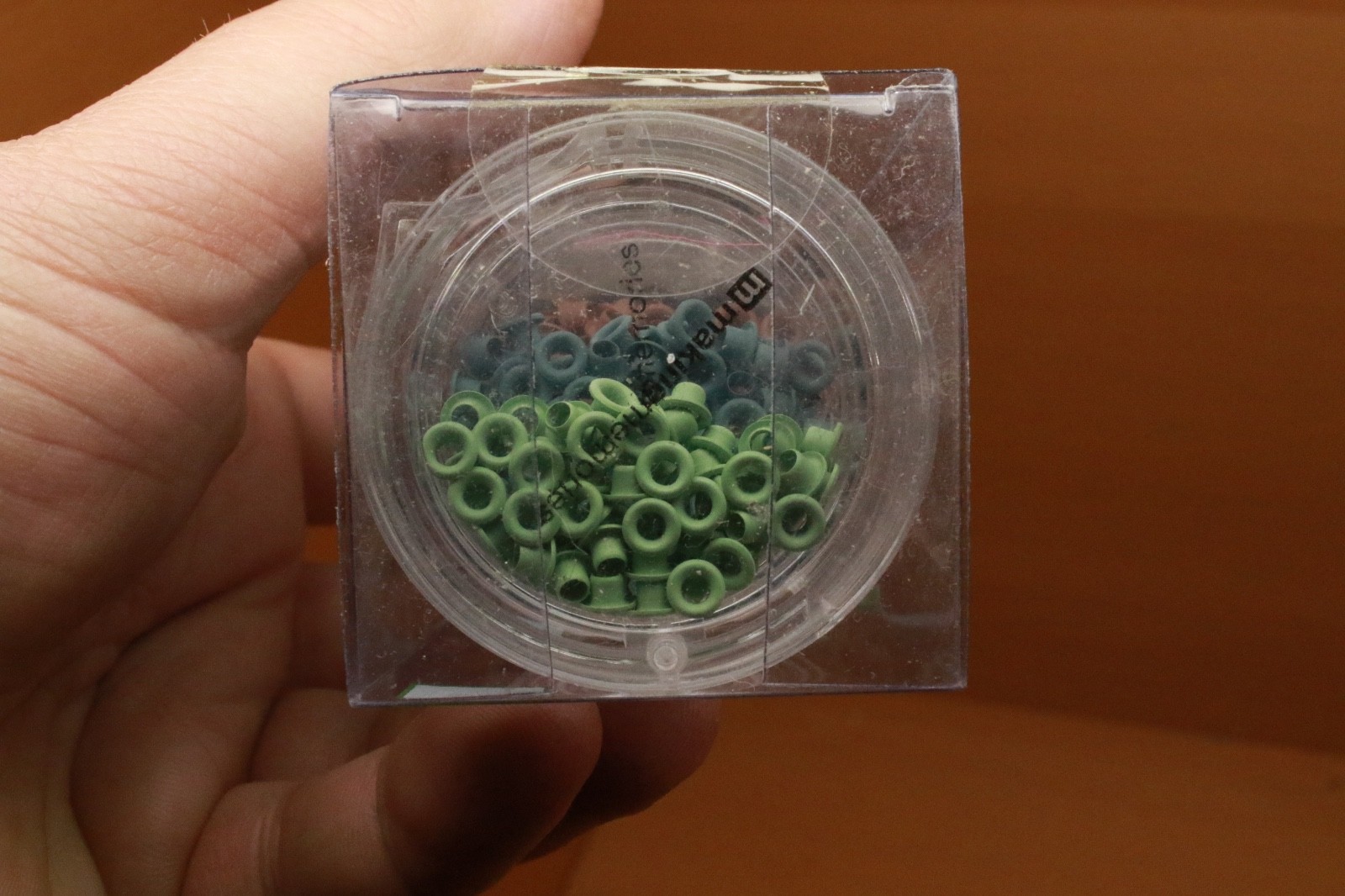 MAKING MEMORIES 30 Color Primary Basic Eyelets 2,950 Eyelets 1/8" Scrapbook Card