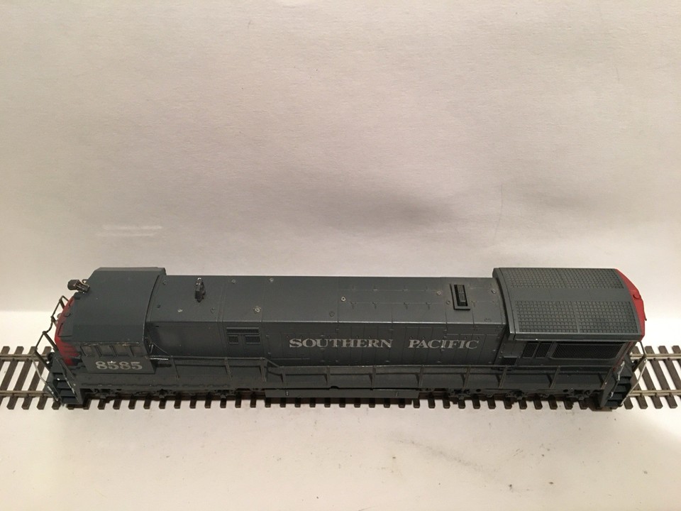 LE3403 ATLAS 8523 Train Ho Locomotive diesel U33C Milwaukee Road 5702