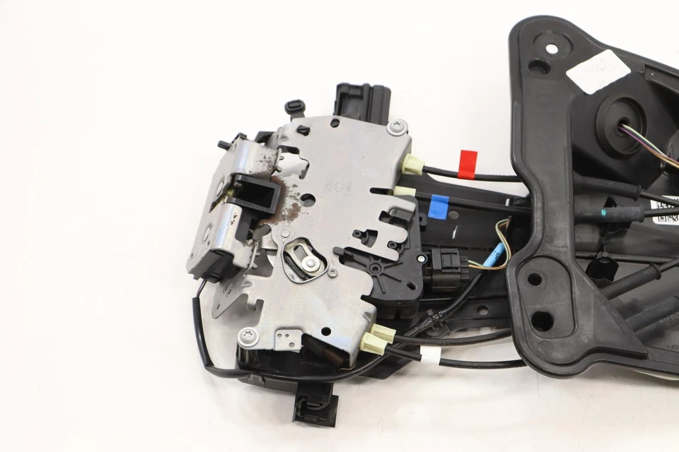 Chrysler Voyager 2020 actuador de cierre de puerta corredera trasera derecha OEM Foto 2 de 4