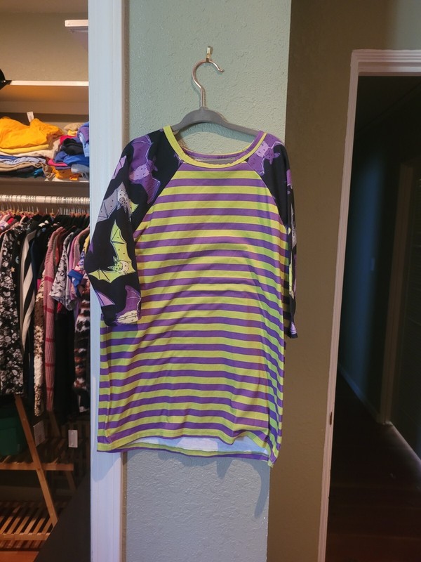 Kids Sloan Lularoe Halloween Striped Bats Shirt