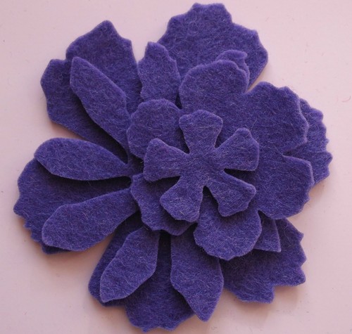 100% WOOL FELT DIE CUT FLOWERS/APPLIQUE/4 FLOWER SHAPES TO LAYER /COLOUR CHOICES - Picture 26 of 54
