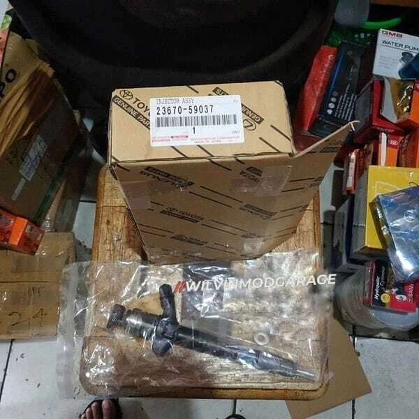 Genuine Fuel Injector Nozzle 2007-2021 Lexus LX570 LX460 23670-59037 Japan OEM Foto 2 de 4