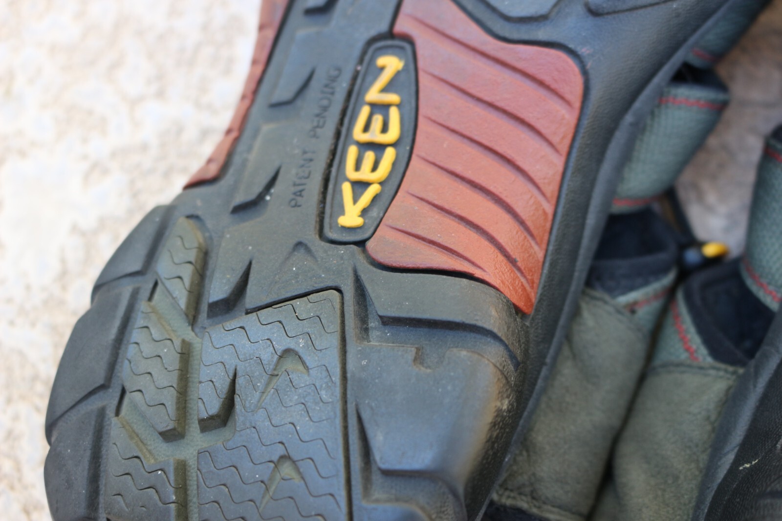 Scarpa sandalo impermeabile uomo Keen. Taglia 10. Colore verde militare