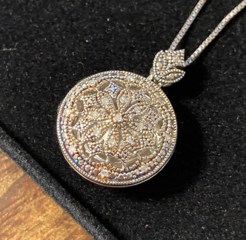 KAY Jewelers Round Locket Necklace Sterling w/Diamonds Open Box/Unworn
