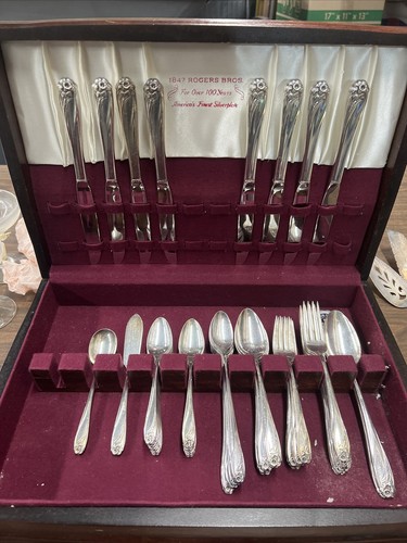 1847 Rogers Bros Silver Plate DAFFODIL Flatware Set in Box 60 Pc (R2)