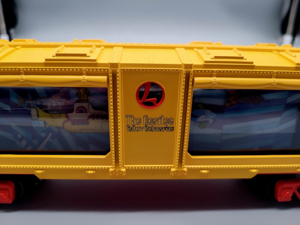 LIONEL TRAINS THE BEATLES YELLOW SUBMARINE LIGHTED AQUARIUM CAR O