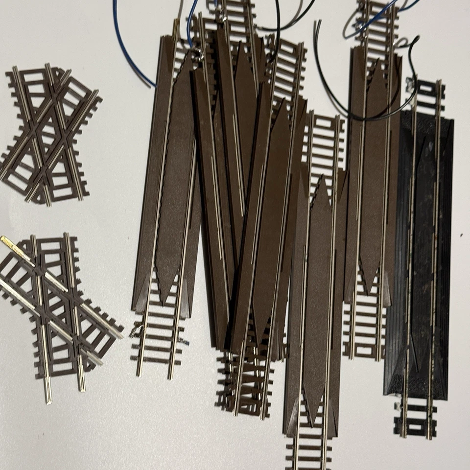 Lot of 50+ ATLAS Scale HO code 83 Track Curved Rerailer Xing Tracks - Image 3 of 4