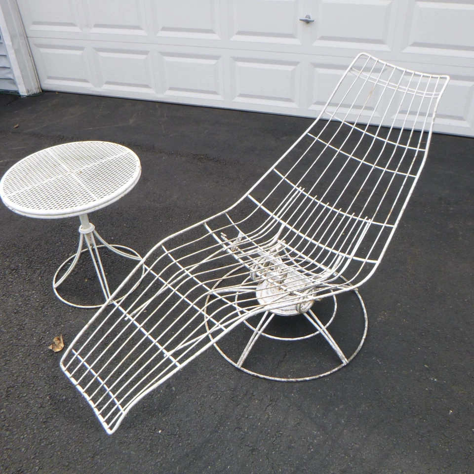 MEDIDORES DE SIGLO MODERNO HOMECREST ALAMBRE DE HIERRO GIRATORIO MECEDORA CHAISE LOUNGE CON MESA Foto 4 de 4