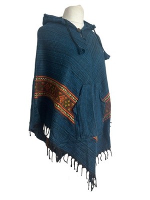 Acryl Wolle Poncho Cape mit Azteken Streifen und Kapuze und Taschen Winter warm Boho
