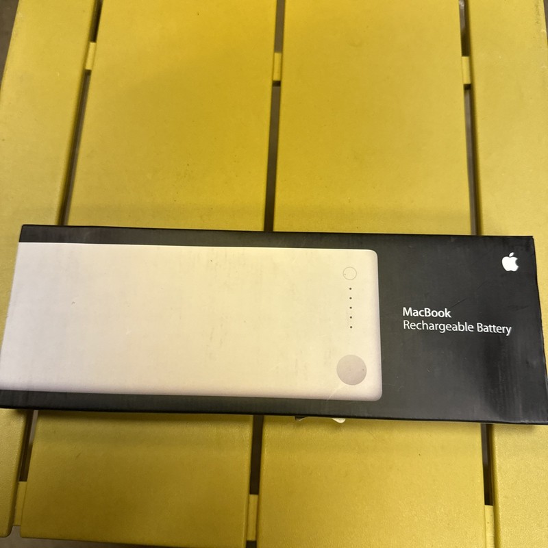 Apple 13" MacBook Rechargeable Battery White MA561LL/A1185 GENUINE New Sealed