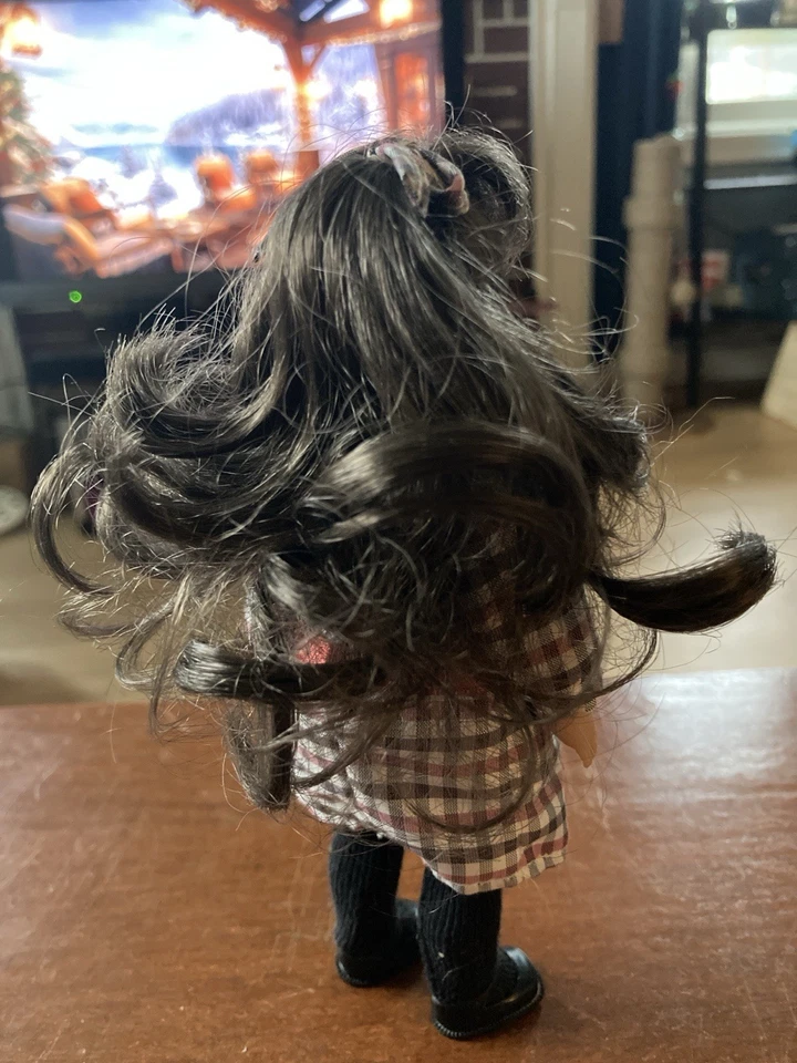 Mini muñeca American Girl Samantha, vestido de guinga de 6 pulgadas, cabello castaño Foto 3 de 3