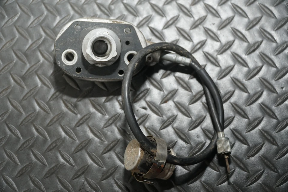 Carcasa de transmisión de tacómetro Honda CB350 K4 Super Sport 1972 OEM Foto 3 de 4