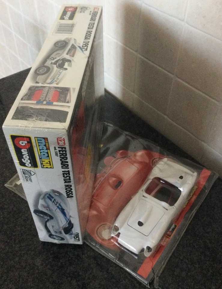 BBURAGO KIT, FERRARI TESTA ROSSA, 1/24 KAR-MANIA #CELLOPHANATO!!! - Immagine 2 di 3