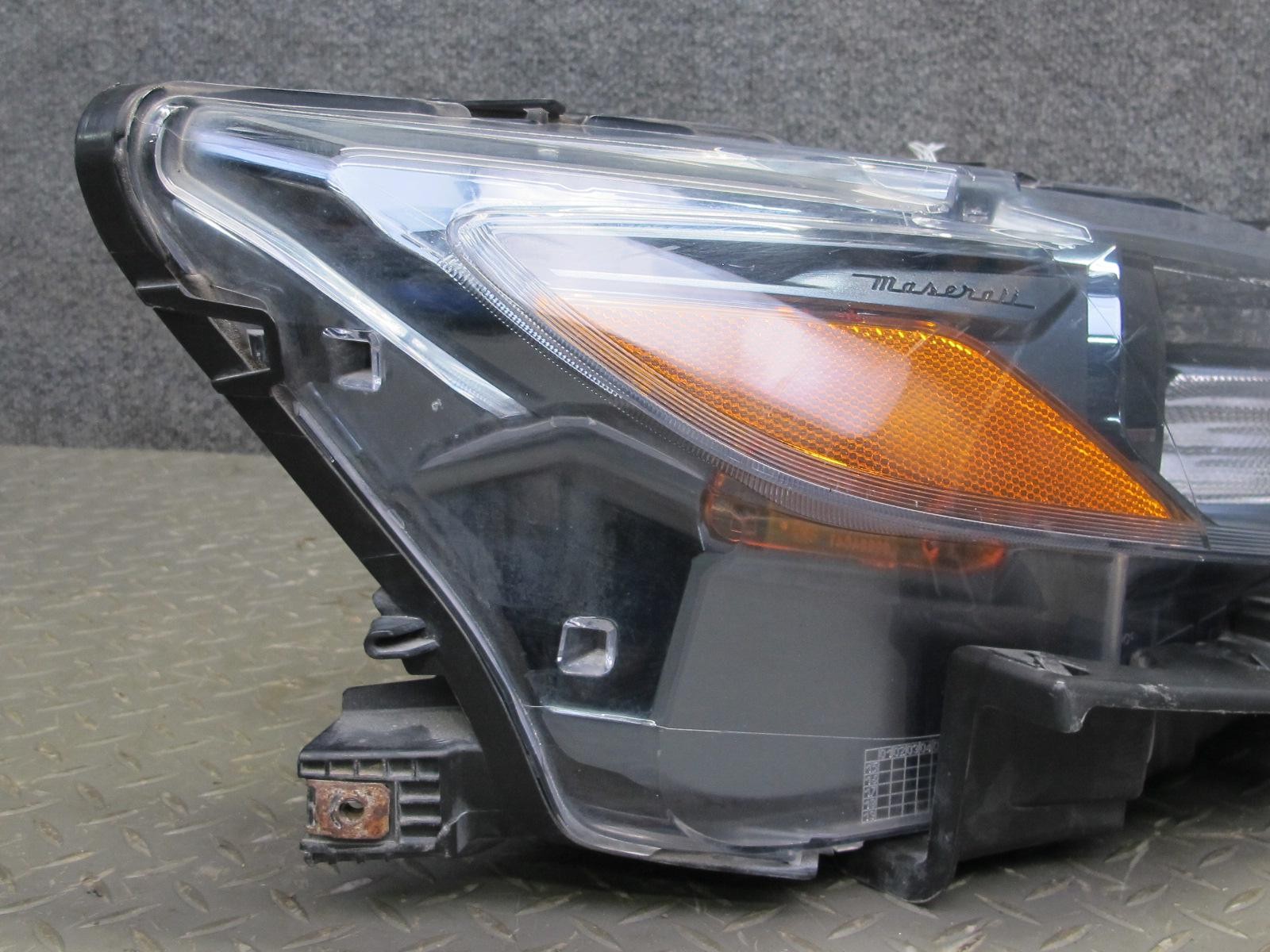 2017-2020 MASERATI LEVANTE M161 FRONT RIGHT SIDE AFS XENON HID HEADLIGHT LAMP
