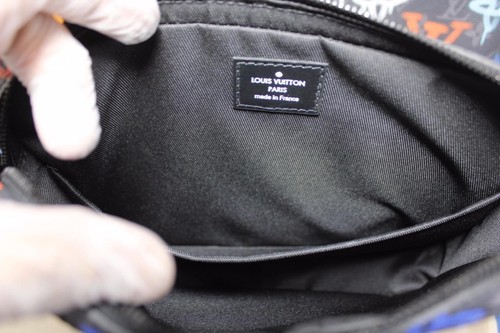 Louis Vuitton Multicolor Graffiti Spray Trio Messenger Bag - M21396 - USED/MINT - Picture 19 of 23