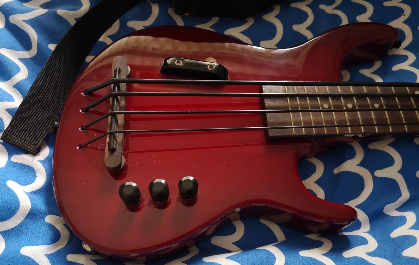 Kala SUB4FSSRD UBass SUB Solid Body Electric Bass with Bag Red
