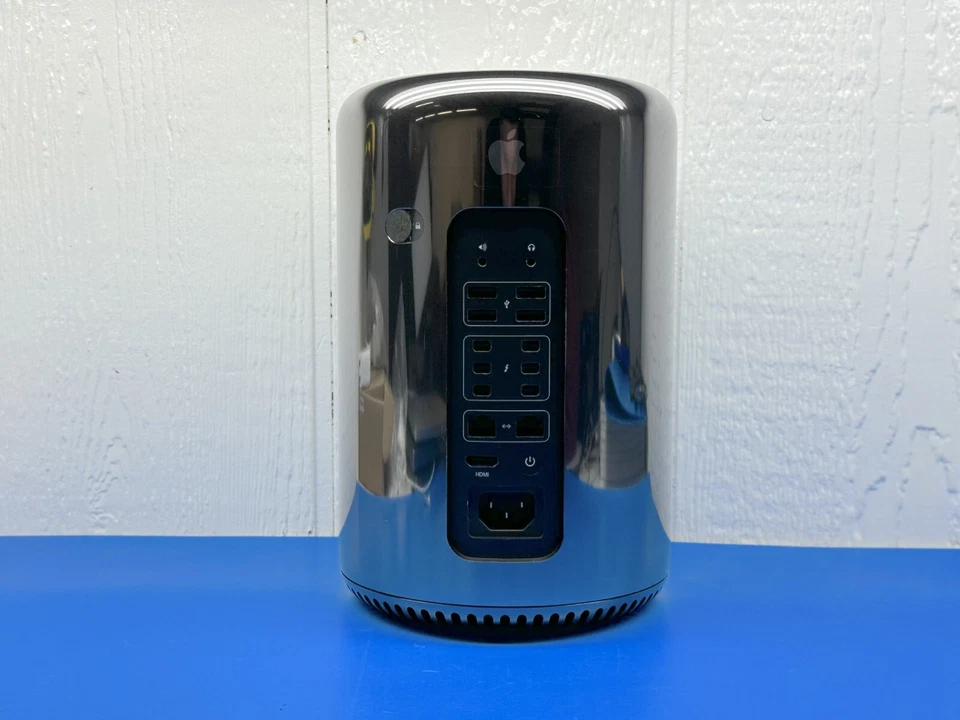 Mac Pro 2013 2.7GHz 12-Core  64GB RAM  1TB SSD  AMD FirePro D500 - Image 2 of 4