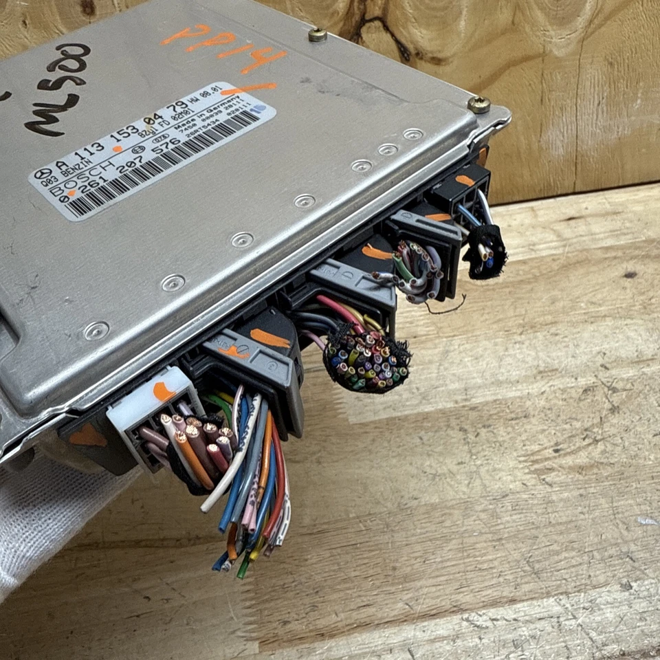 A 113 153 04 79 Mercedes-Benz SL500 or ML500  2000-2004 ecm ecu computer Foto 3 de 4