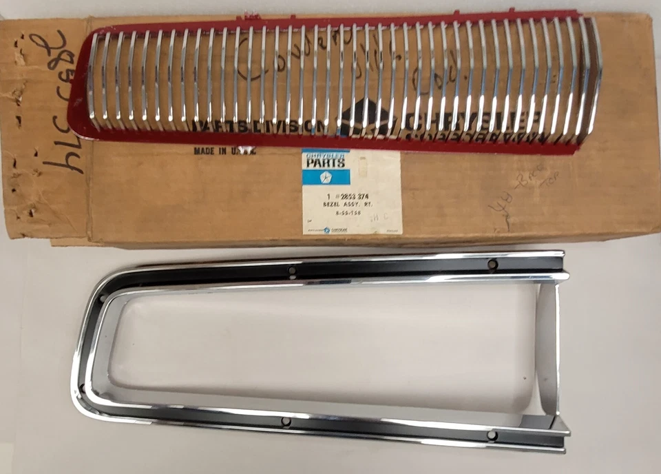 1968 道奇 Polara Monaco Wagon 右内尾灯边框包 2853374 NOS。 — 第 3/4 张图片