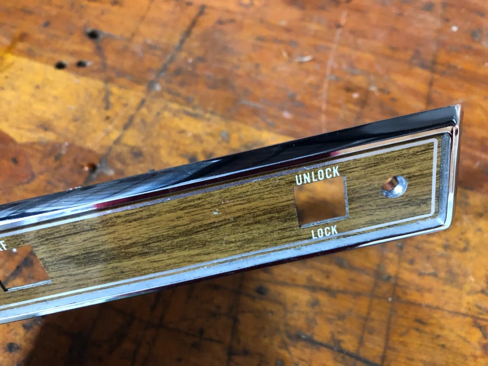 Bisel interruptor puerta pasajero delantero Jeep FSJ tamaño completo Grand Wagoneer Cherokee J10 Foto 2 de 4