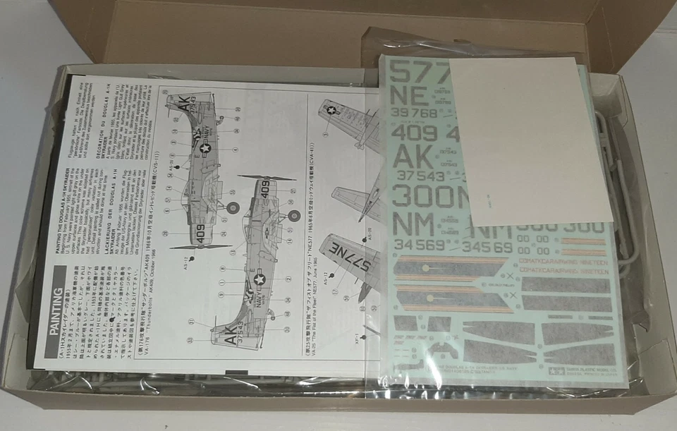 TAMIYA 1/48 AEREO DOUGLAS A-1H SKYRIDER U.S.NAVY ART.61058 KIT MONTAGGIO - Immagine 2 di 3