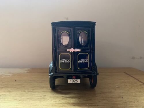 USED DANBURY DIE CAST METAL - 1925 COCA COLA DELIVERY TRUCK WITH 12 WOOD CANS - Picture 3 of 9