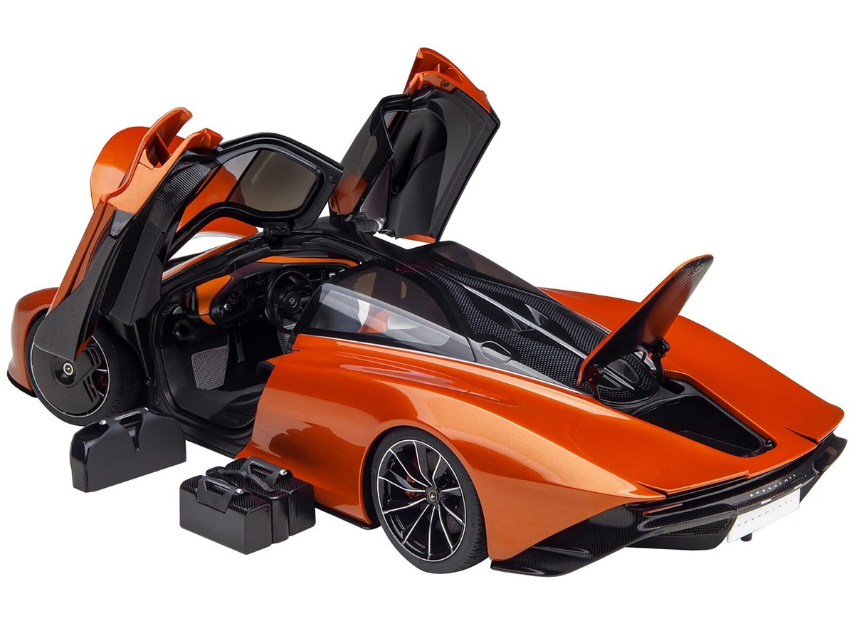 MCLAREN SPEEDTAIL VOLCANO ORANGE W/SUITCASES 1/18 MODEL CAR BY