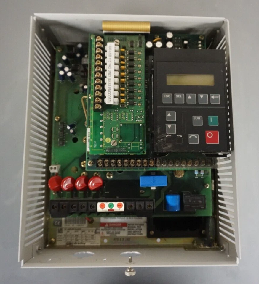 Allen-Bradley 1336 Plus II accionamiento de CA con teclado usado; código de falla F009 con contratista Foto 4 de 4