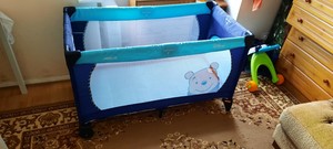 hauck disney winnie the pooh travel cot