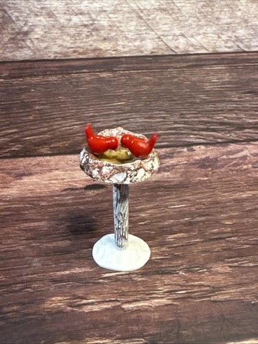 Christmas Village Or Train station Metal Bird Bath Figurine With Robins - 第 1/4 張圖片