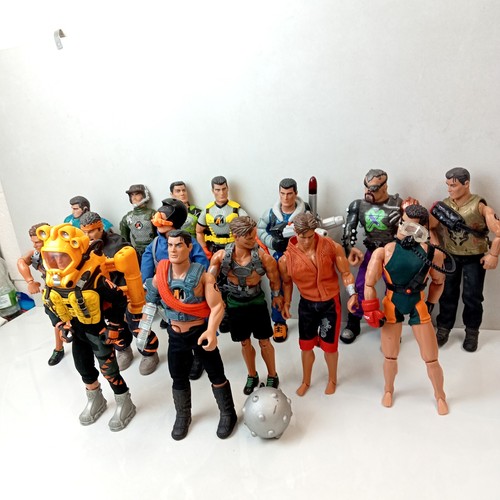 Pacchetto Action Man vintage 15 figurine con vestiti e accessori anni 80 2000 - Foto 3 di 6