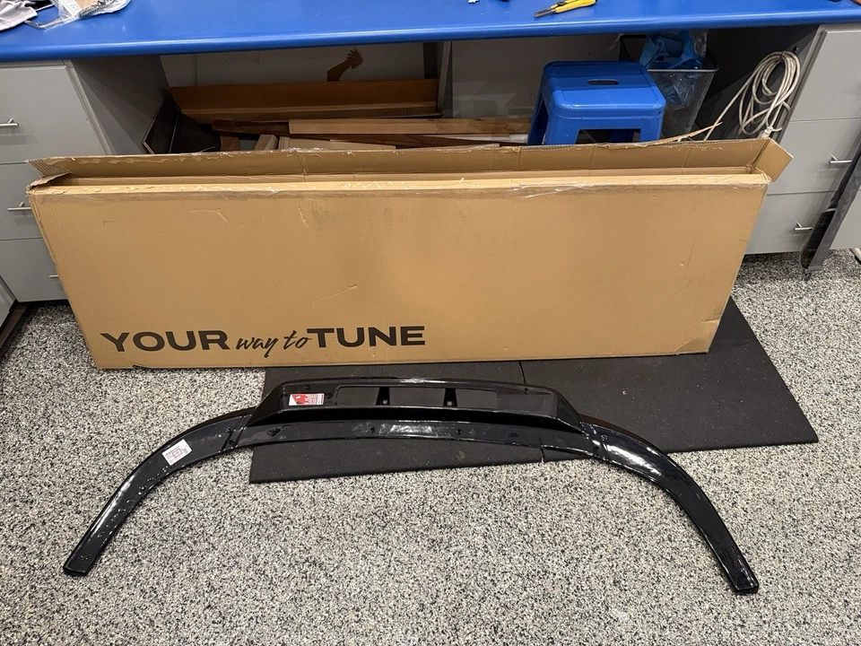 Divisor trasero Audi A3 8Y (barras verticales) Foto 3 de 4