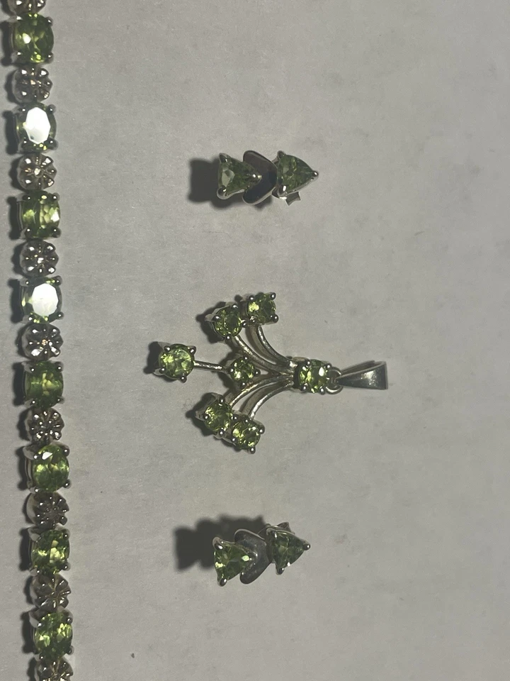 Vintage silver Bracelet Peridot and silver Earrings & Pendent peridot - Image 4 of 4