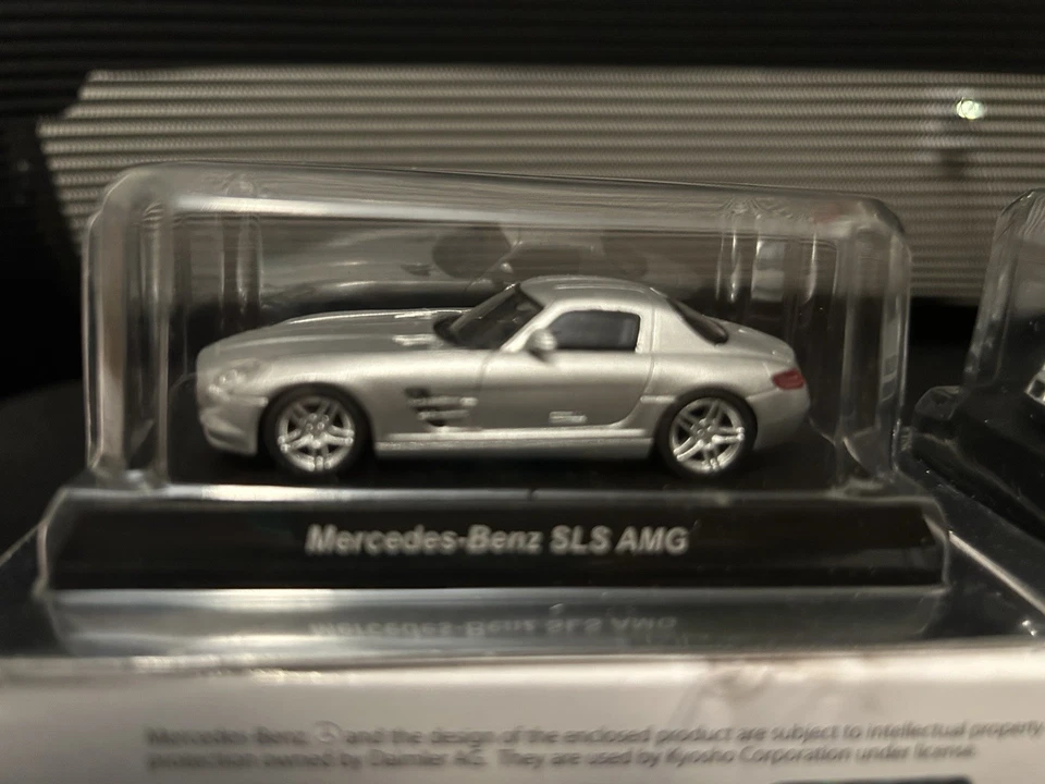 Lote 1/64 Mercedes Benz - Imagem 2 de 4