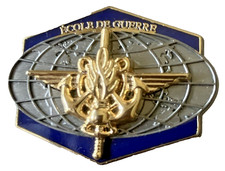 INSIGNE* MILITAIRE. ECOLES : " ECOLE DE GUERRE " GLF G5166 DOS LISSE 2 AT. PIN'S